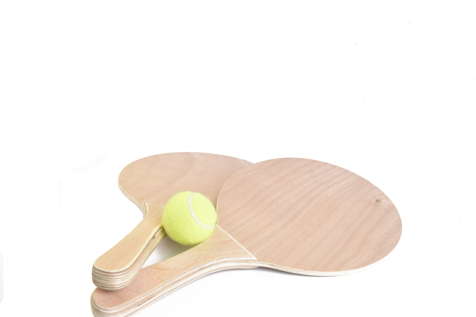 Wooden Tennis Racket with Ball – KaroutExpress