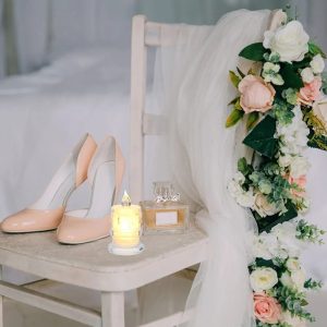 Waterproof Electric LED Candles, 2pcs Lightweight, Party and Wedding Decorations, Flickering Light, Smokeless and Wax-Free, Transparent with Base, Easy to Carry and Use