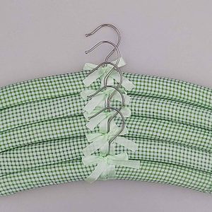 clothe hanger  6 pcs foam   random color