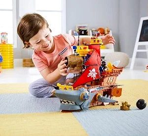 Fisher-Price Imaginext Shark Bite - Pirate Ship, Playset with Pirate Figures and Accessories for Preschool Children Ages 3-8